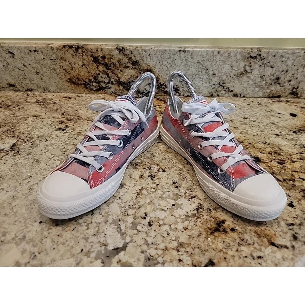 Women's Americana Stripped Canvas Converse Chuck Taylor All Star  Size 6